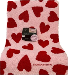 Alfombra de baño Rachel Zoe Hearts rojo rosa felpa peluda alfombra 20” x 32” nueva con etiquetas - Imagen 1 de 8