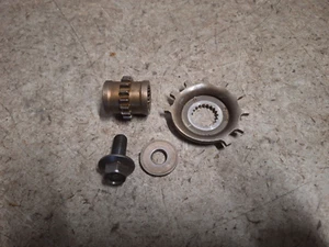 Honda CB600F Hornet 2006 - motor pick up engranajes y perno de fijación - Imagen 1 de 2