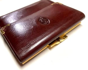 CARTIER VINTAGE MUST CC EMBLEMA CUERO CARTERA TRIPLE MONEDERO FRANCIA BORGOÑA ROJO - Imagen 1 de 23