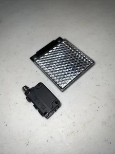 Keyence 10-30VDC pz-g62pc Photoelectric Sensor Transmitter - Picture 1 of 4
