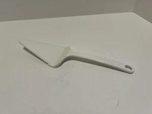 Ultratemp Weiß Kuchen Kuchen Wellenschliff Servier Utensil Nr. 2119 Hitzebeständige USA - Bild 1 von 16