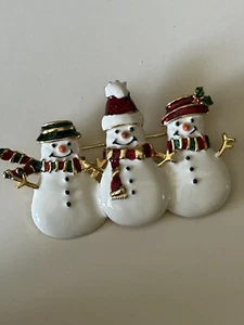 3 Snowmen Enamel Brooch Pin Winter Christmas Hats Scarves Holiday Winter Snow - Picture 1 of 6