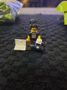 Lego Minifiguren Serie 19 CMF - Programmierer mit Blaster - EUC - Bild 1 von 2