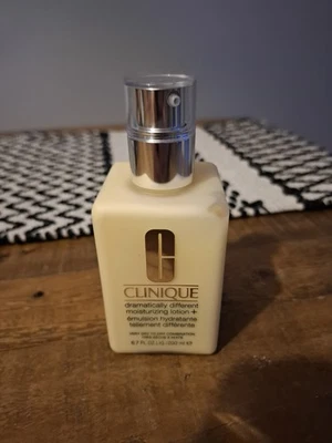 Clinique Dramatically Different Moisturizing Lotion + 200ml Very Dry/Dry Comb
