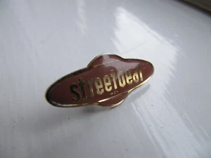 STREETBEAT MCA RECORDS - VINTAGE METAL BADGE - Picture 1 of 3