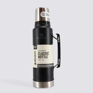 Stanley The Legendary Bottiglia Classica Isolata Sottovuoto 1,5 qt / 1,4L - Foto 1 di 5