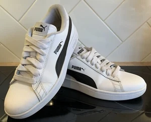 Woman's Puma SMASH V2 Low Leather White / Black Trainers Size UK 3.5 VGC - Picture 1 of 14