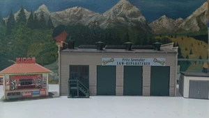 Faller 131385 - 1/87 / H0 LKW-Werkstatt - Kiosk und Garage H17 - Bild 1 von 9