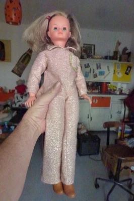 Poupée vintage  Bella "TRESSY" ,  avec vêtements, voir photos. - Photo 1/4