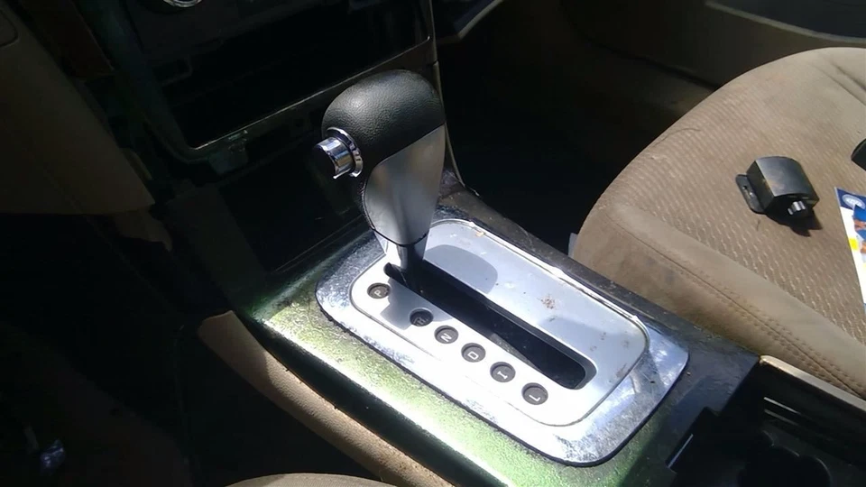 Transmission Shifter Assembly Automatic 3.5L Fits 07 Saturn Aura OEM - Image 1 of 4