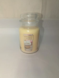 Yankee Candle Large Jar 22oz - Vanilla Cupcake NEW Original Scent FREE SHIPPING - Picture 1 of 4