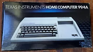Vintage Texas Instruments TI99/4A Heimcomputer neu aus altem Lagerbestand grundlegende Programmierung - Bild 1 von 12