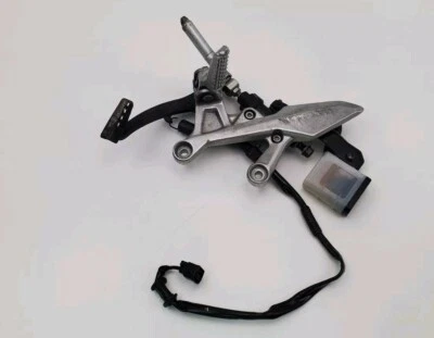 2022 19  -24 Honda CBR 500 R right front rearset hanger peg CBR500R CB500F - Image 1 of 4