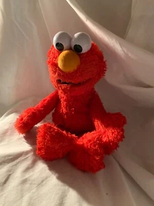 Tickle Me Elmo 2016 C0923 Giggles Shakes Talks Hasbro Sesame Street Plush Works - Picture 1 of 8