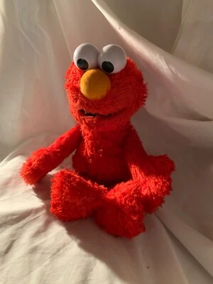 2016 Tickle Me Elmo C0923 Giggles Shakes Talks Hasbro Sesame Street Plush Works - Image 1 of 4