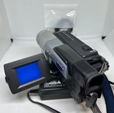 Sony Handycam DCR-TRV130E - Camcorder Night Vision Analog - Digital8 - Working - Image 1 of 4