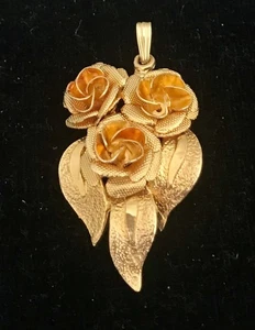 LOVELY VINTAGE GOLDTONE PENDANT WITH FLOWERS - Picture 1 of 2