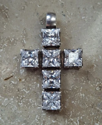 Ciondolo croce Chiara in argento 925 con grandi pietre di cristallo • 28,36 g • massiccio - Immagine 1 di 4