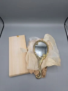 Espejo tocador de mano Art Nouveau ornamentado de colección metal latón dama mango desnudo 9" - Imagen 1 de 3