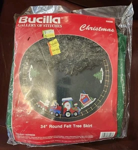 NOS Bucilla Gallery Of Stitches HOLIDAY EXPRESS 34" FILZ BAUM ROCK Kit NEU 1991 - Bild 1 von 3