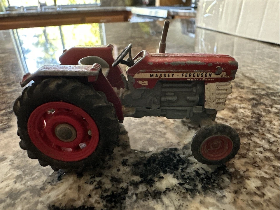 Corgi TOYS 69 Massey Ferguson 165 Tractor 1/43  F-015-Great Britain  - Image 1 of 4