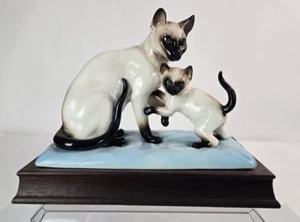 Siamese Cat & Kitten Porcelain Figurine on Wood Base / Stand, Collection H - Picture 1 of 8