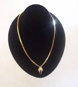 Collar de cadena vintage negro punta de ónix con espina de arenque en tono dorado de 18 - Imagen 1 de 3