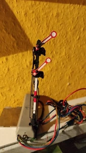 Märklin 7040 HO 2-Flügel HAUPTSIGNAL mit Bodenplatte & Anschlusskabel - Picture 1 of 1