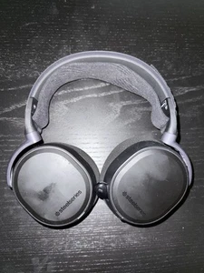 SteelSeries 61504 Arctis 5 Gaming Headset - Black, PS5, PS4 And PC - Picture 1 of 4