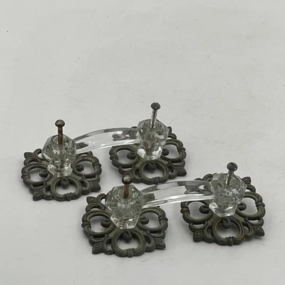 Juego De Colección De 2 MANIJAS DE CAJÓN DE GABINETE DE VIDRIO TRANSPARENTE CON HERRAJES 3" en el centro Foto 1 de 4