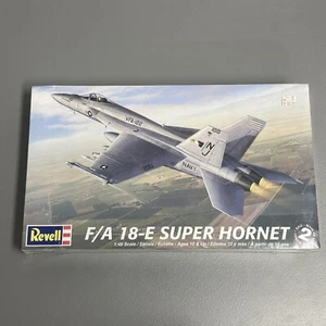 Revell, F/A 18-E Super Hornet, USA Fighter Plane, Plastic Model Kit, Scale 1/ 48 - Picture 1 of 7