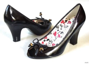 MARC JACOBS Miss Marc Negro 8.5 Punta Abierta ARCO Zapatos de Bombo Tacones 39.5 LINDOS Nuevos - Imagen 1 de 3