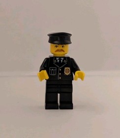 Lego Police Officer Minifigure W Megaphone (7687-8) 2009 Advent Calendar (Day 7)