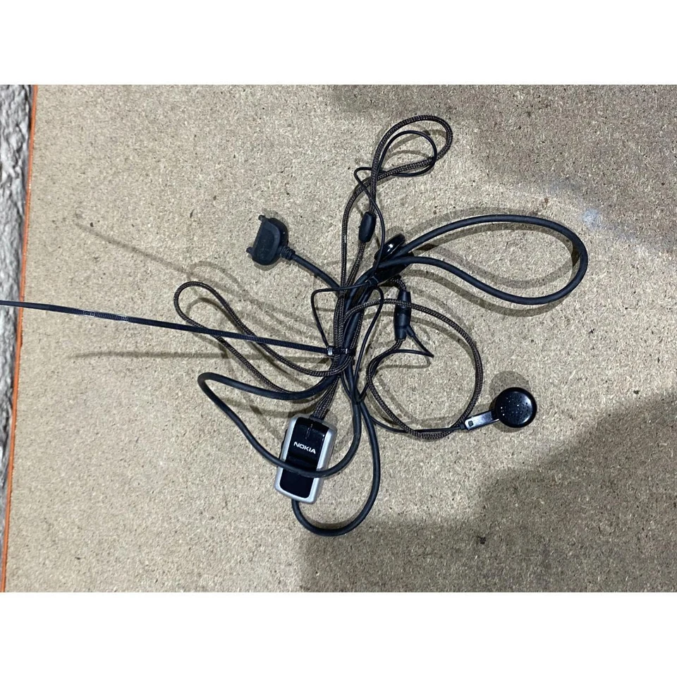 Nokia HS-23 In-Ear Handsfree Headset Black Volume Control for 7250i, 7210 Phones - Image 1 of 4