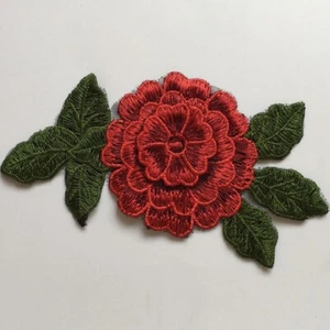 APPLIQUE BLUME BESTICKT 3D und BLÄTTER ** 7 x 13 cm ** Rotton, zum Aufnähen - ACD96 - Bild 1 von 2