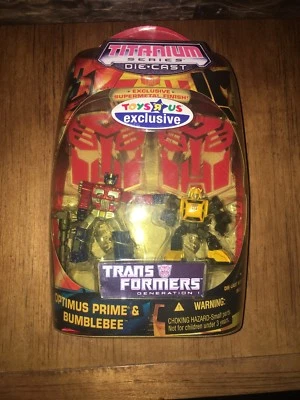 BUMBLEBEE & OPTIMUS PRIME TRU TRANSFORMERS G1 Toys "R" Us EXCLUSIVE 2-Pack 2007  - Image 1 of 4