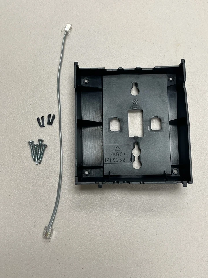 Siemens OP500 Basic, Standard, Stan SL, Adv.  Wall mount kit L30250-F600-A157. - Image 1 of 1