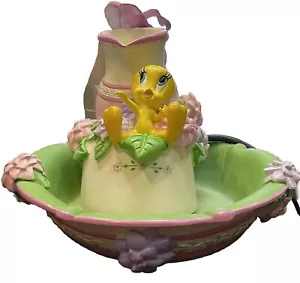 WARNER BROS. TWEETY BEAUTIFUL GARDEN FOUNTAIN RARE COLLECTION SUPER COOL - Picture 1 of 3