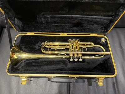 Trompeta modelo estudiante Bach TR300 - limpiada ultrasónica y lista para tocar Foto 1 de 4