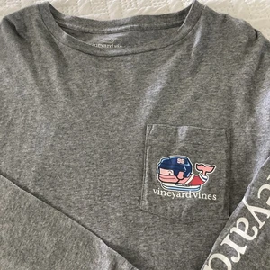 Vineyard Vines Shirt Men’s L Football Whale Logo Long Sleeve - Picture 1 of 9