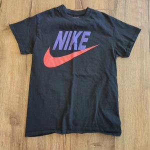 Nike Youth Medium Swoosh Spellout Logo Retro Basketball Running Red Purple  - Picture 1 of 6