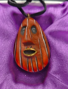 Collana con ciondolo artista Rick J Rowley con cordino in pelle 18" "Fool" nuova con scatola - Foto 1 di 5