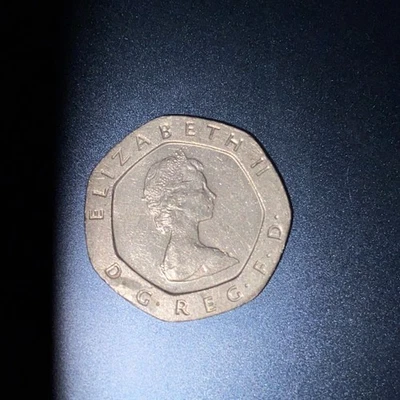 Rare 1982 England Queen Elizabeth II 20 Pence Circulated Coin Rotated Die ERROR - Image 1 of 4