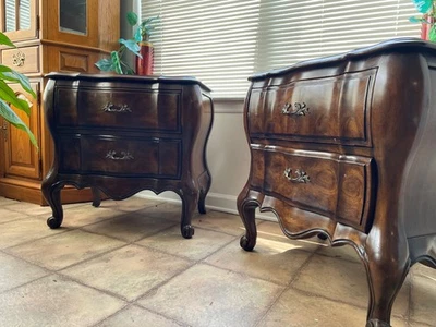 French Provincial Bombe Nightstands – Burl Walnut, Original Finish - Image 1 of 4