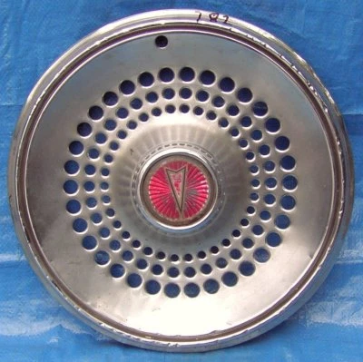 RF782 1977 77 Pontiac Grand Prix Hubcap Hub Cap Wheel Cover - Image 1 of 4