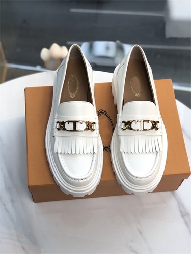 TOD’S Scarpe Tod's donna punta tonda in pelle con suola spessa