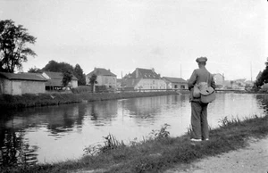 Portrait homme pêche à la ligne canal étang ancien négatif photo an. 1920 - Picture 1 of 1