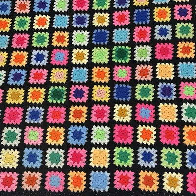 Manta de ganchillo afgana cuadrada abuela hecha a mano negra arco iris retro 69X49 Foto 1 de 4