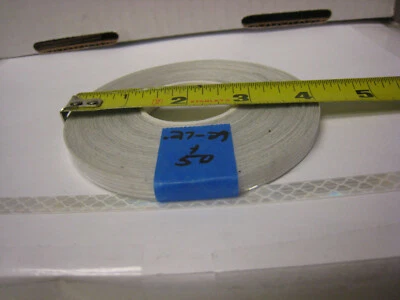 Cinta reflectante prismática de alta intensidad 3M blanca 3930 .27-.29 " X 50 pies Foto 1 de 4