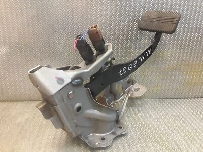 Conjunto de pedal de freno Nissan Murano Mk1 Z50 2003-2008 (RHD) Foto 1 de 4